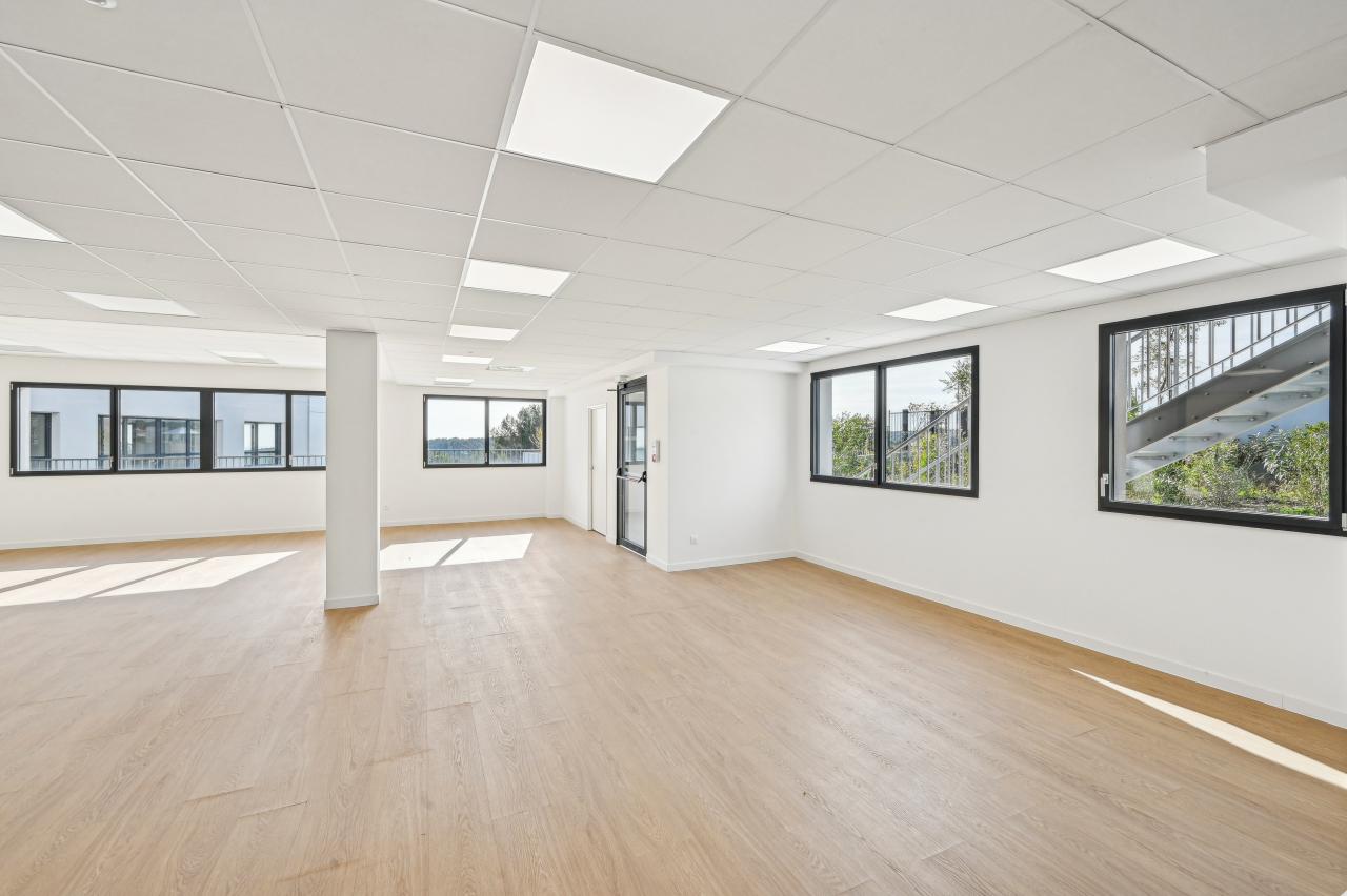 Bureau Sophia Antipolis 432m² Location Bureau Sophia Antipolis Alpes-Maritimes AOLBUR2313545_1 1