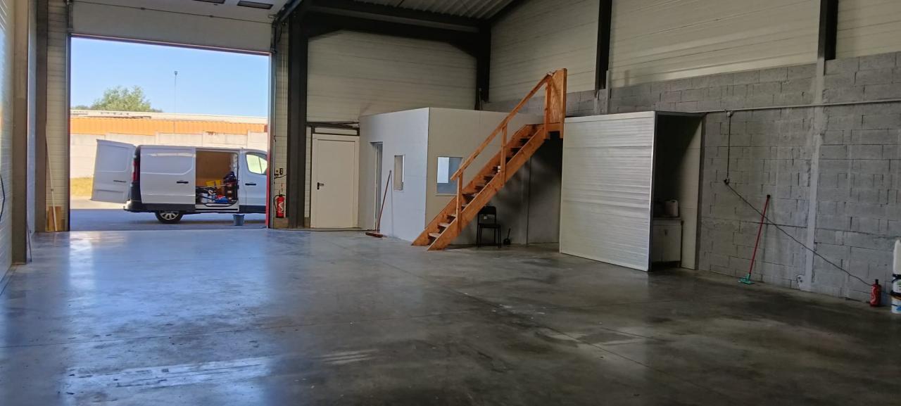 Location Local d'activité Monts OLACT2534559