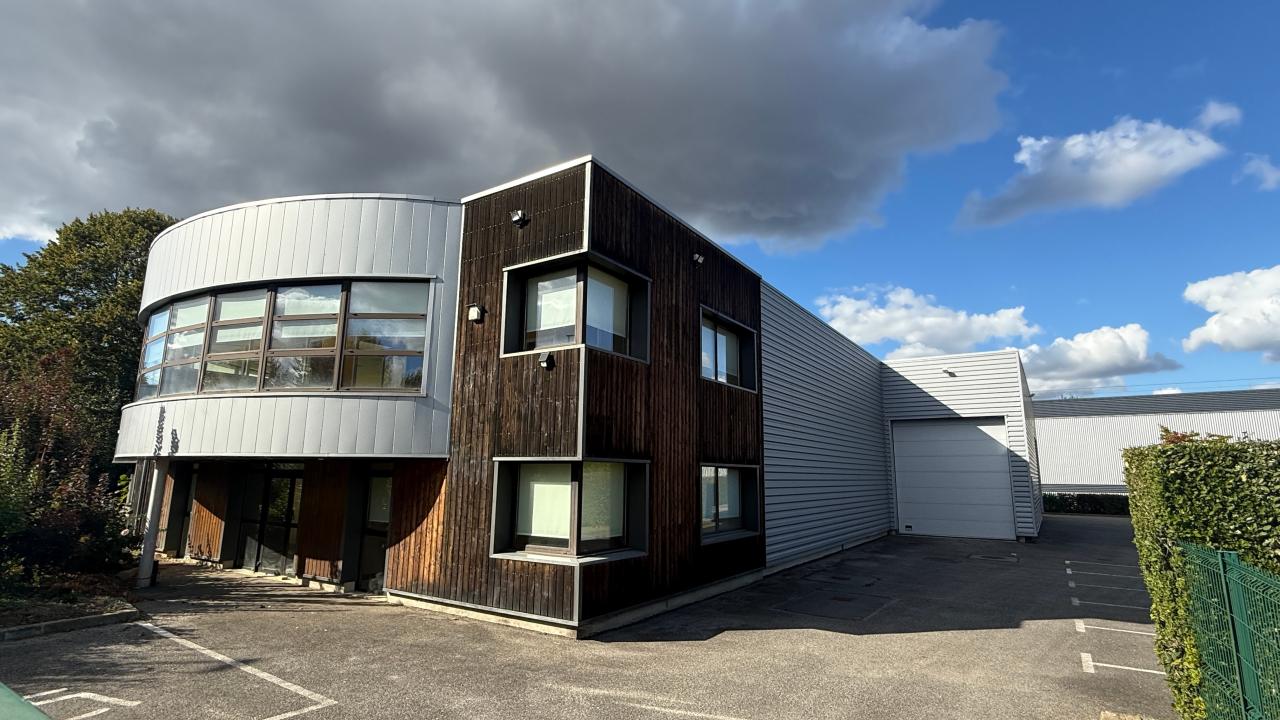Local d'activité Magny-les-Hameaux 1040m² Location Local d'activité Magny-les-Hameaux Yvelines OLACT2529029