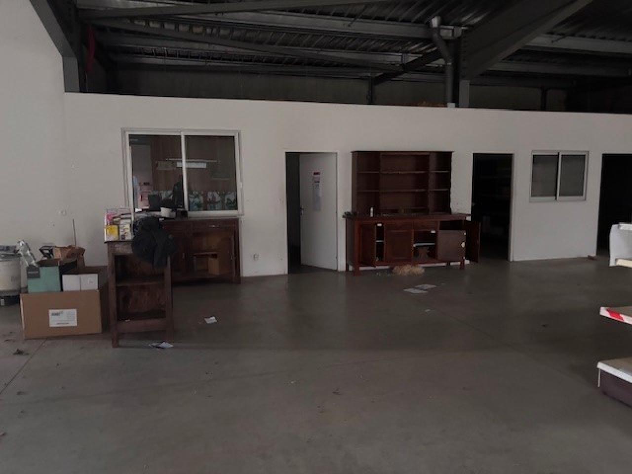 Commerce Castanet-Tolosan 714m² Location Commerce Castanet-Tolosan Haute-Garonne OLCOM2537657 1