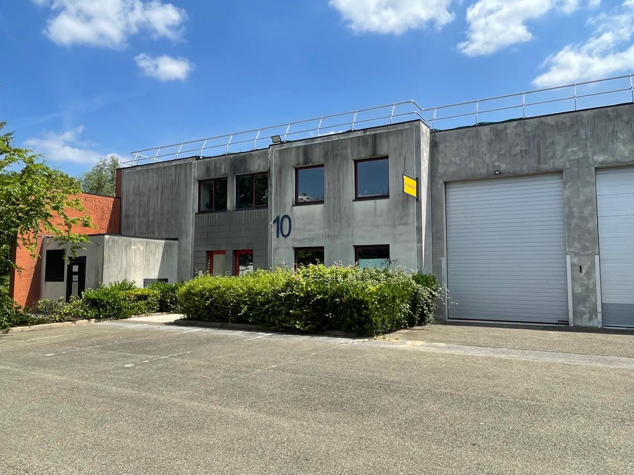 Local d'activité Magny-les-Hameaux 1410m² Location Local d'activité Magny-les-Hameaux Yvelines OLACT2639847
