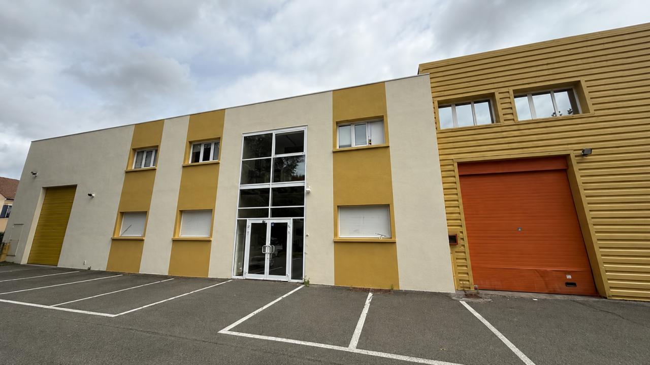 Local d'activité Magny-les-Hameaux 754m² Location Local d'activité Magny-les-Hameaux Yvelines OLACT2642207 1