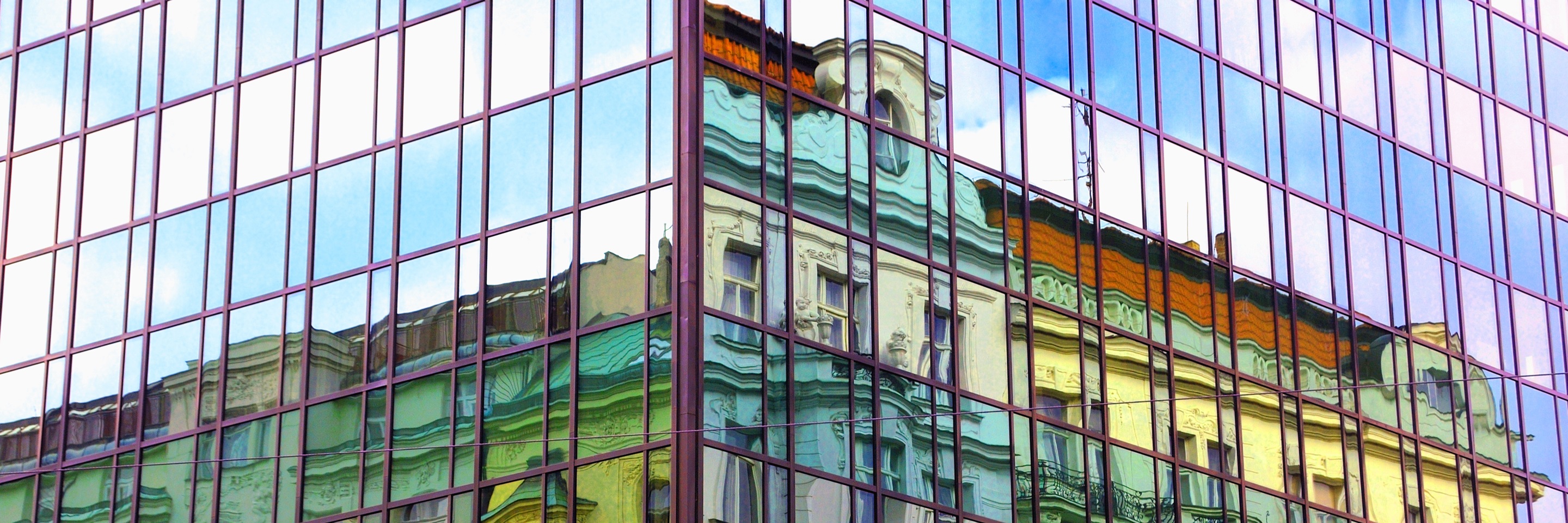 Batiment de bureau ancien et neuf