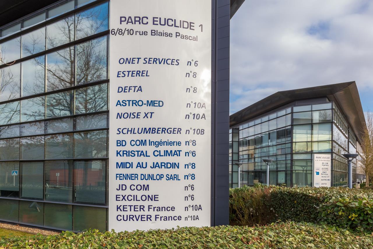 Location bureau Élancourt 1358m²