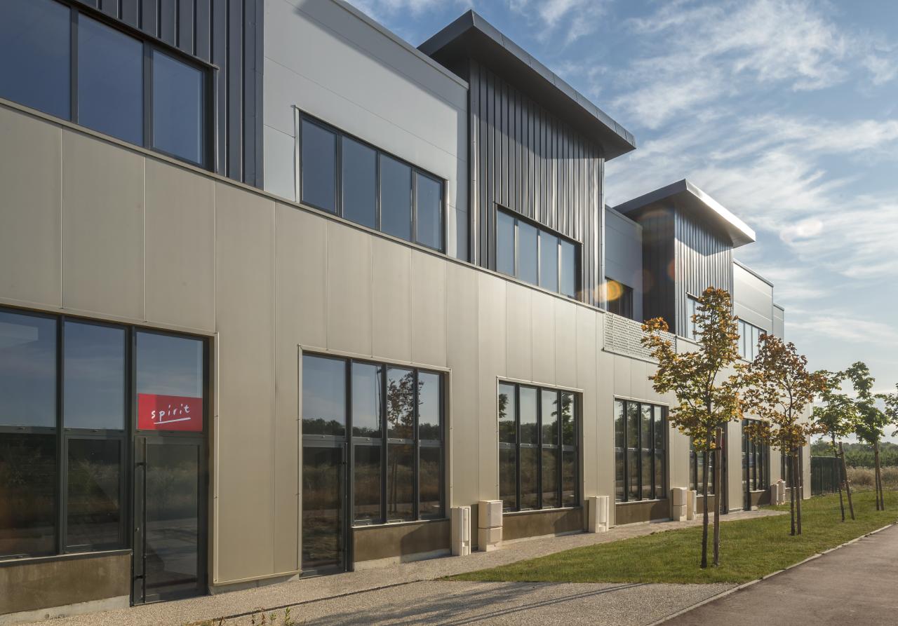 Vente local d'activité Saint-Pierre-du-Perray Essonne OVACT2204348