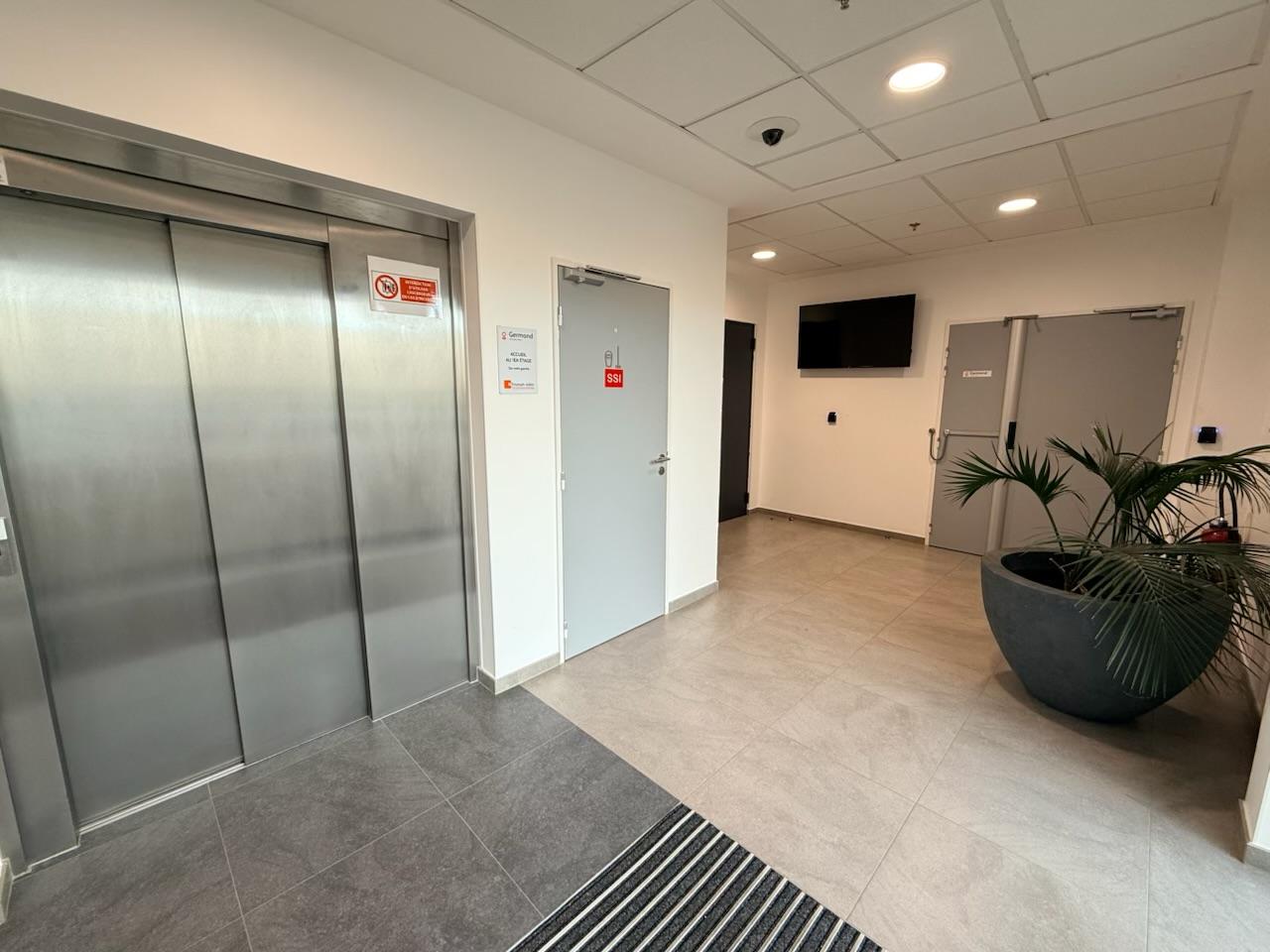 Location entrepôt classe a Ferrières-en-Brie Seine-et-Marne OLLOG2639087 2