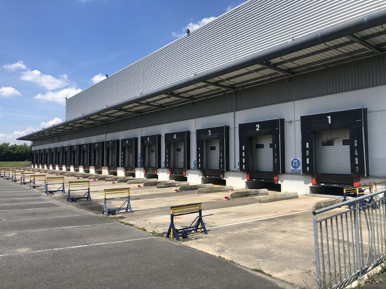 Location entrepôt classe a Meung-sur-Loire 30180m²