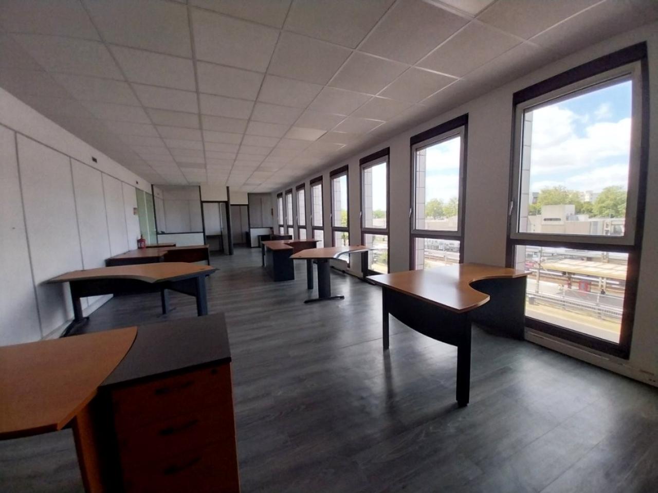 Location bureau Montigny-le-Bretonneux Yvelines OLBUR2428003 1