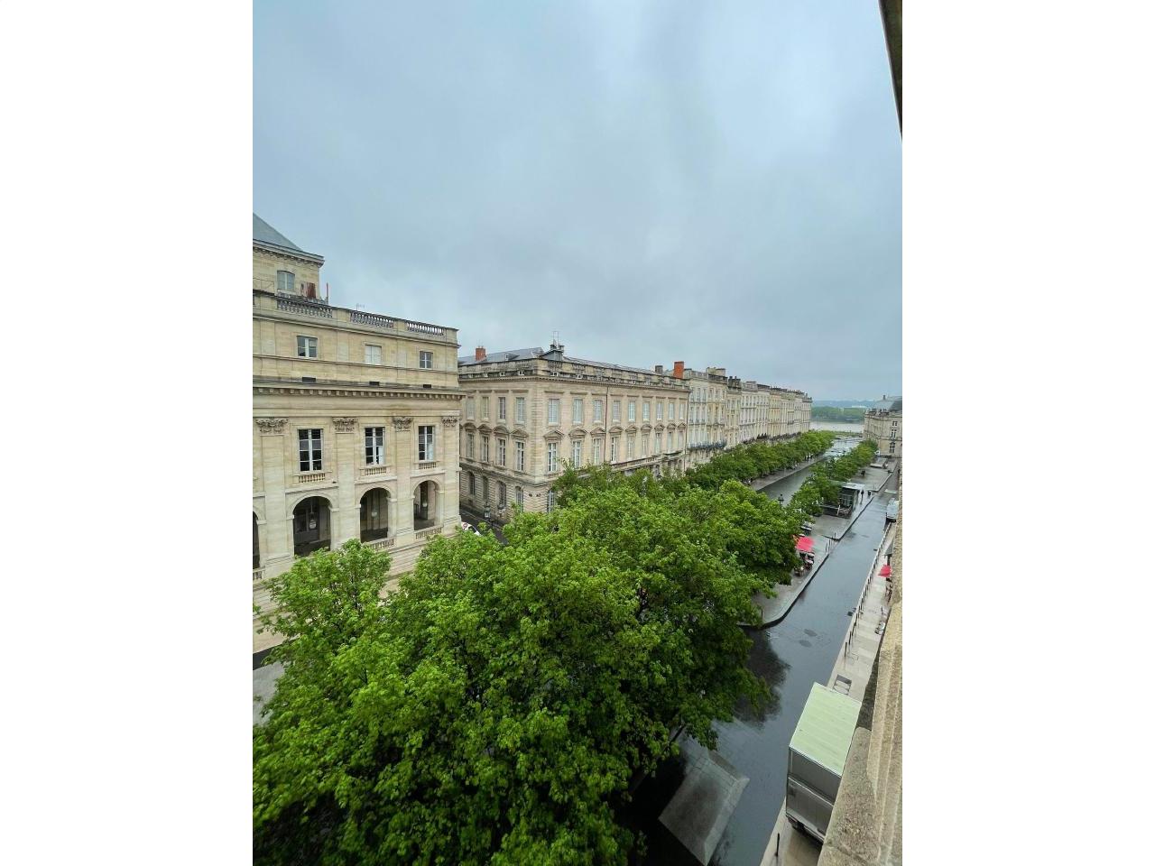 Bordeaux bureau à louer 2385m²