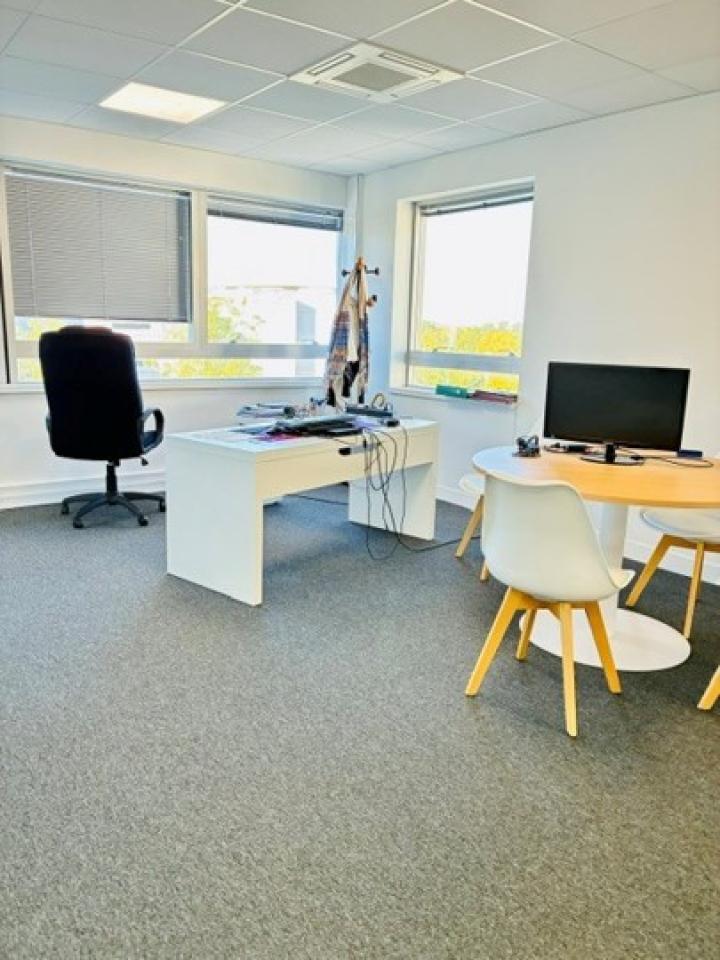 Location bureau Montigny-le-Bretonneux Yvelines OLBUR2645022 2