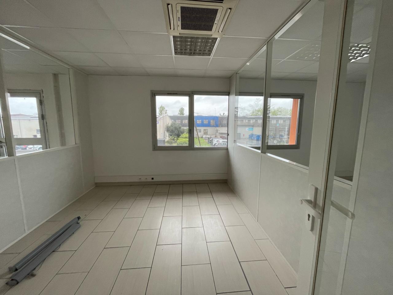 Location bureau Décines-Charpieu Rhône OLBUR2108962 11