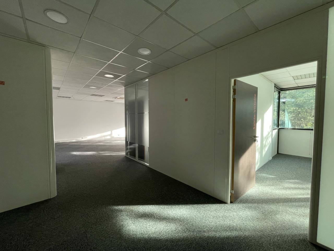 Location bureau Aix-en-Provence Bouches-du-Rhône OLBUR2421612 24