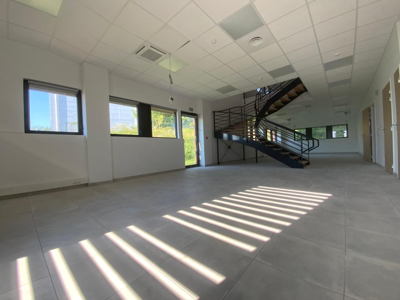 Vente local d'activité Saint-Quentin-Fallavier Isère OVACT2203238 8