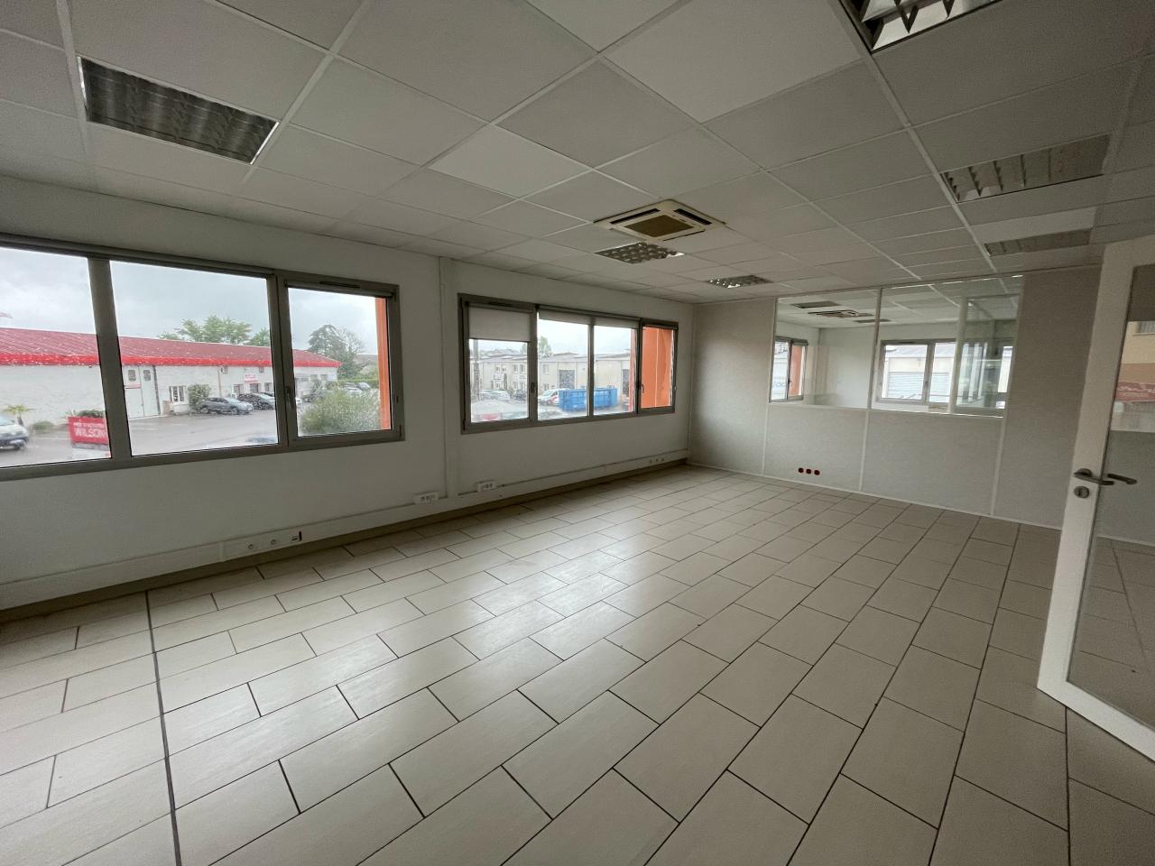 Location bureau Décines-Charpieu Rhône OLBUR2108962 1