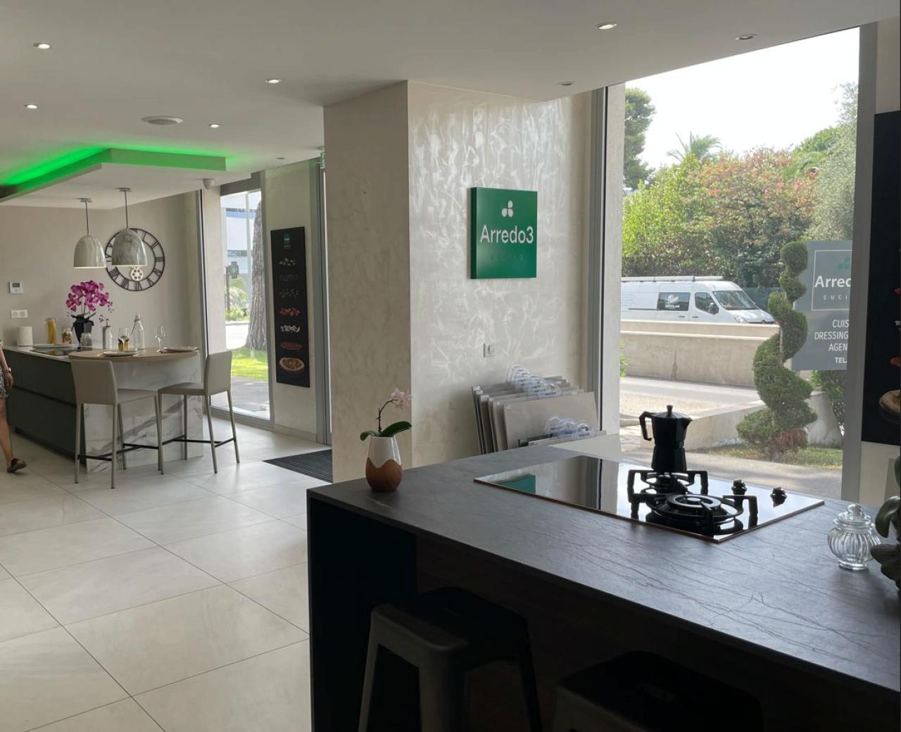 Location commerce Saint-Laurent-du-Var Alpes-Maritimes OLCOM2531728