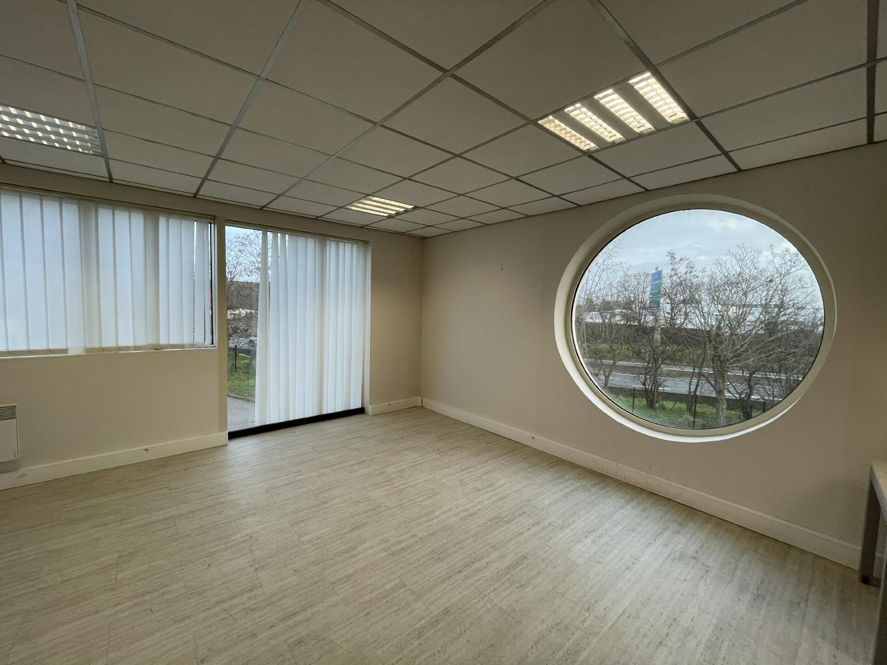 Location local d'activité Saint-Ouen-l'Aumône Val-d'Oise OLACT2419803 1