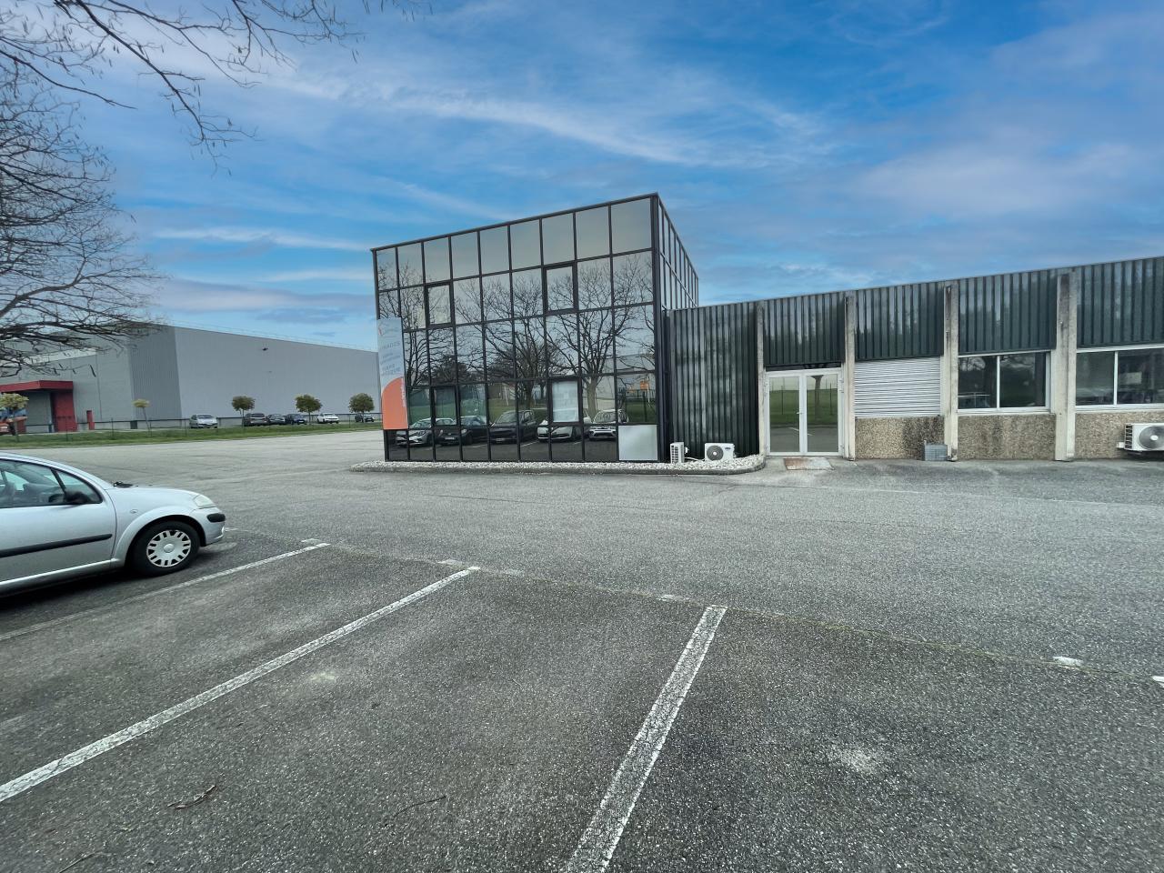 Vente local d'activité Saint-Quentin-Fallavier Isère OVACT2317712