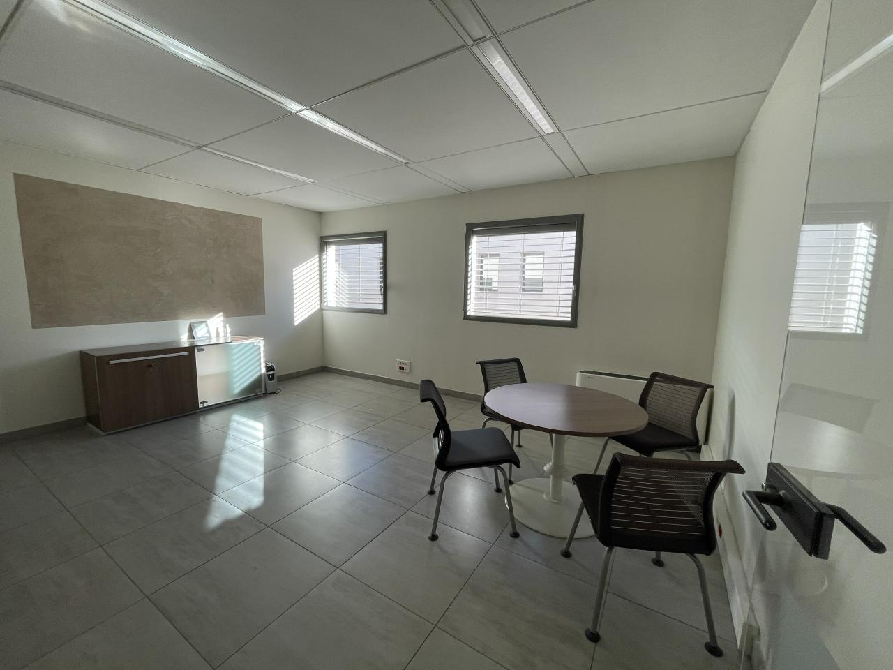 Location bureau Fréjus Var OLBUR2318196 1