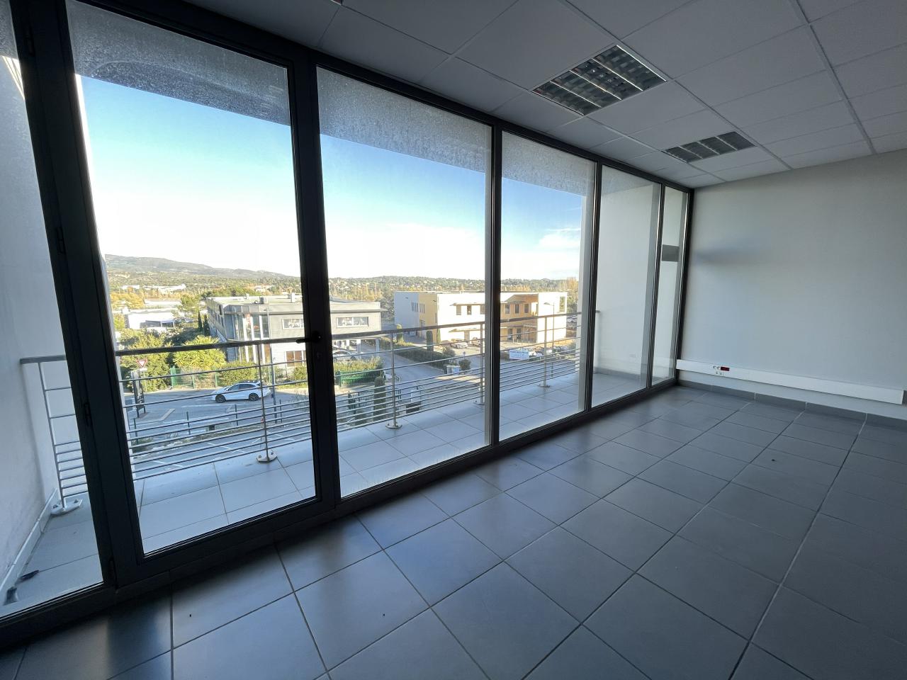 Location bureau Fréjus Var OLBUR2318196 10