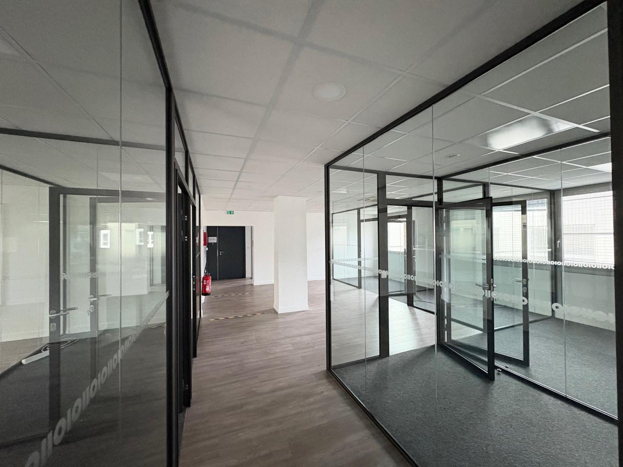 Location bureau Montigny-le-Bretonneux Yvelines OLBUR2638965 4