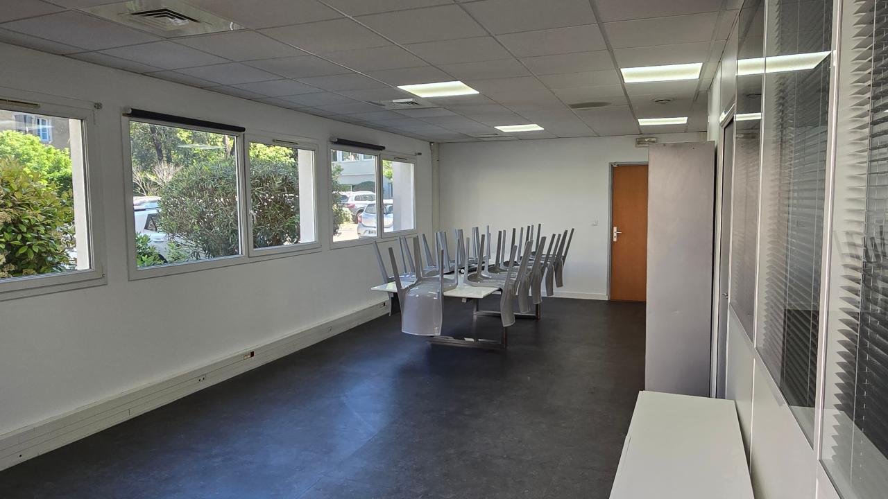 Location bureau Gémenos Bouches-du-Rhône OLBUR2428653 11