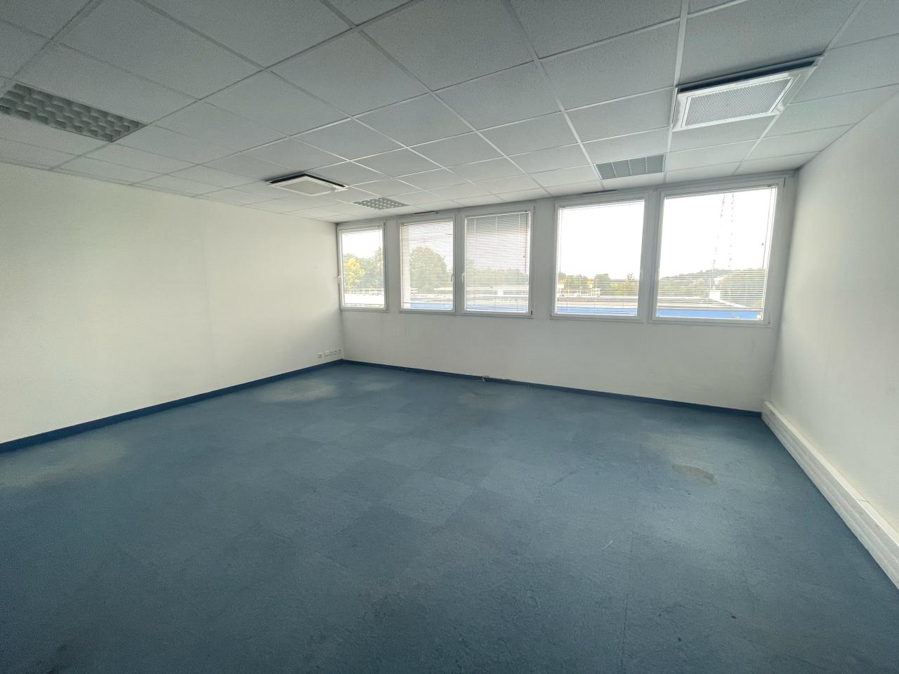 Location bureau Cesson-Sévigné Ille-et-Vilaine OLBUR2426251 2