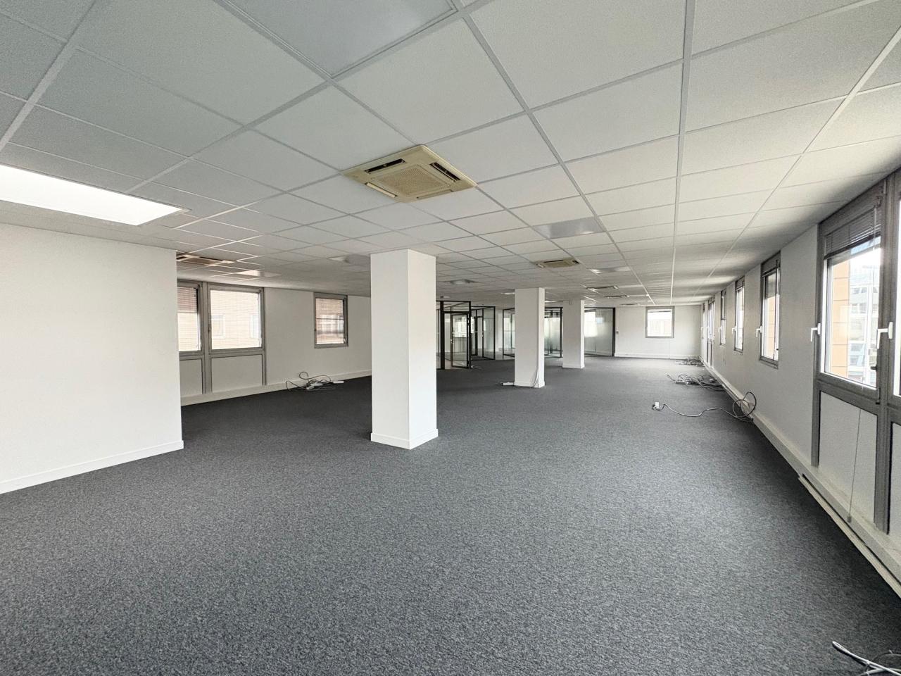 Location bureau Montigny-le-Bretonneux Yvelines OLBUR2638965 2