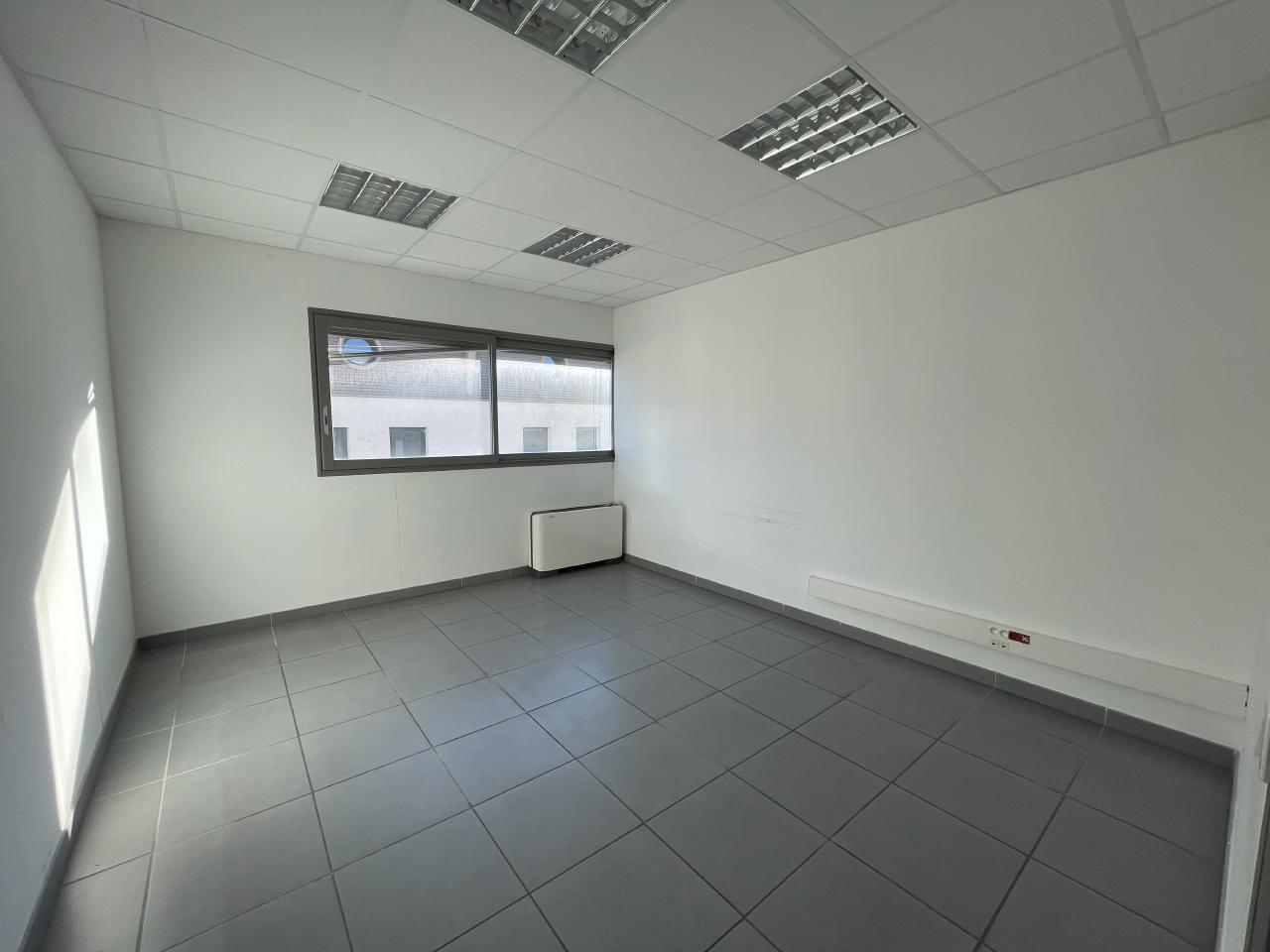 Location bureau Fréjus Var OLBUR2318196 12