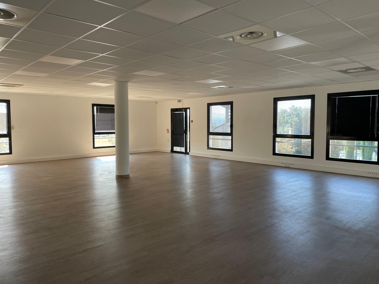 Location bureau Aix-en-Provence Bouches-du-Rhône OLBUR2419797 3