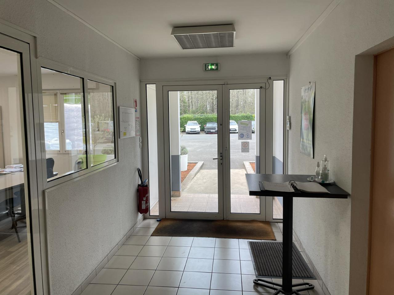 Vente entrepôt classe c Fontcouverte Charente-Maritime OVLOG2202580 3