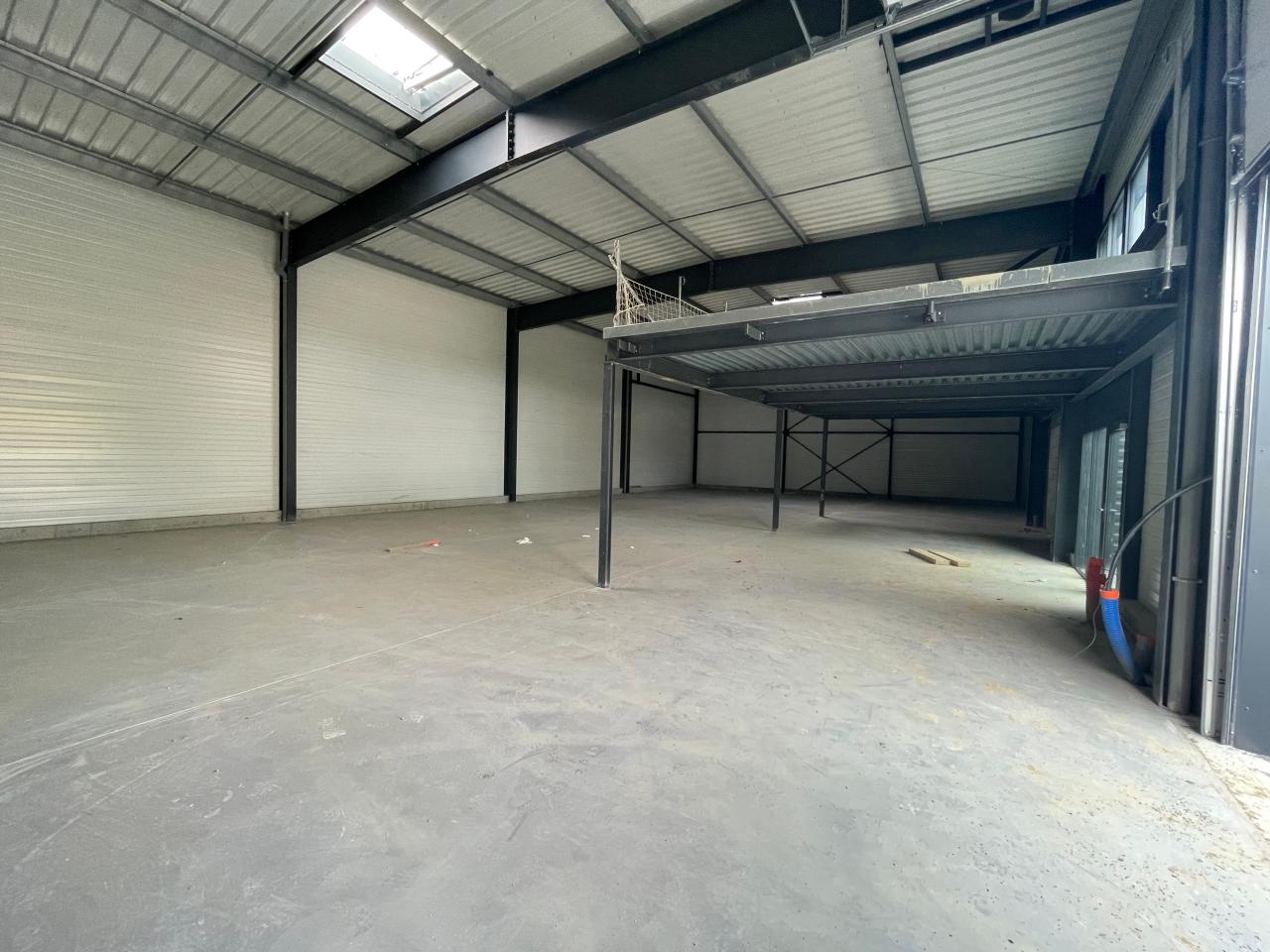 Vente local d'activité Saint-Aubin-du-Cormier Ille-et-Vilaine OVACT2535286 2
