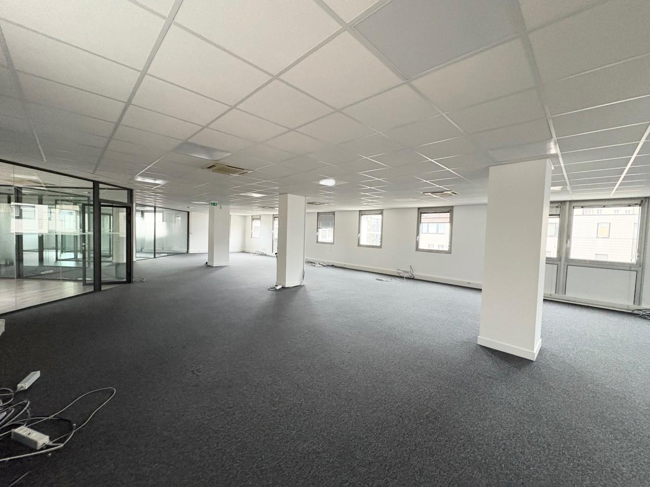 Location bureau Montigny-le-Bretonneux Yvelines OLBUR2638965 3