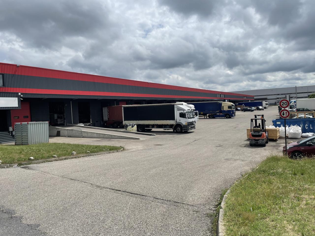 Vente local d'activité Saint-Quentin-Fallavier Isère OVACT2643075