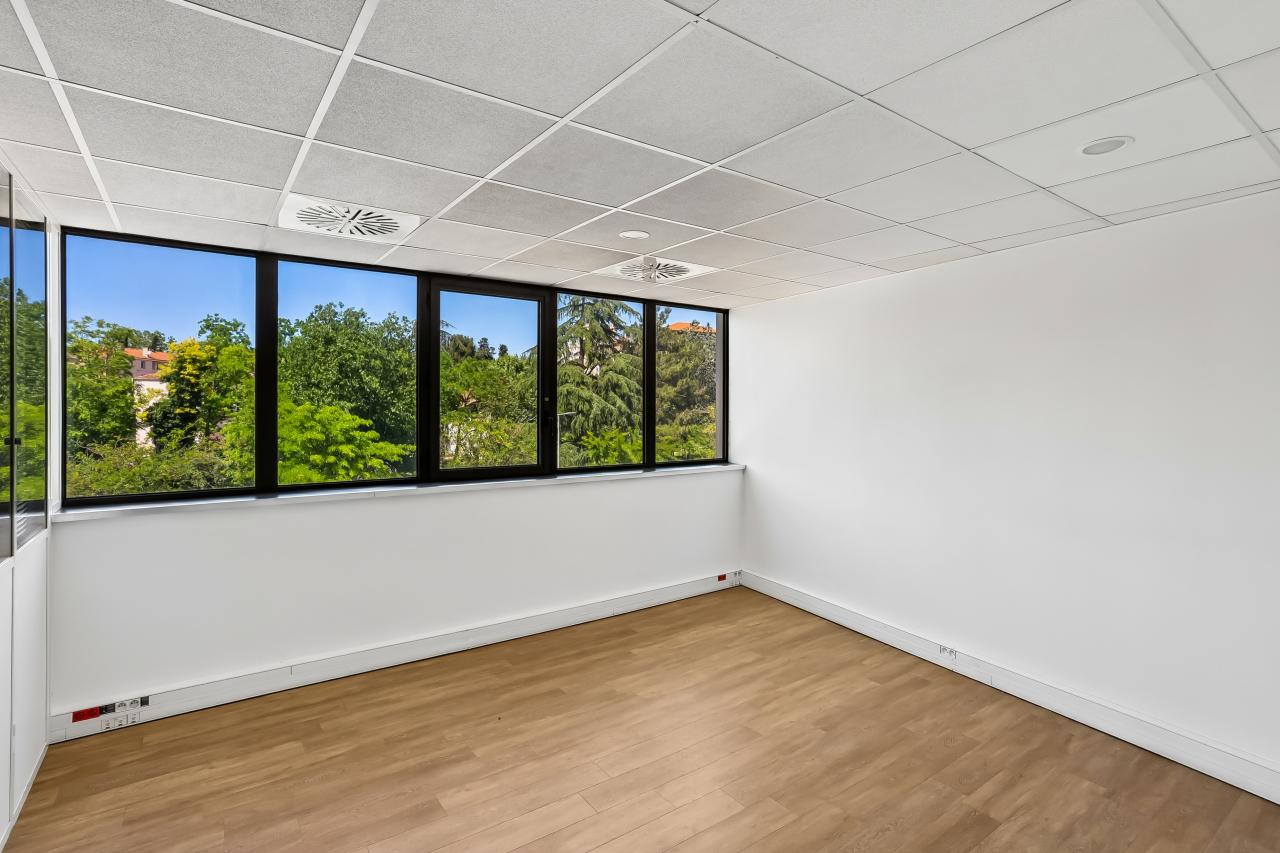 Location bureau Aix-en-Provence Bouches-du-Rhône OLBUR2421641 2