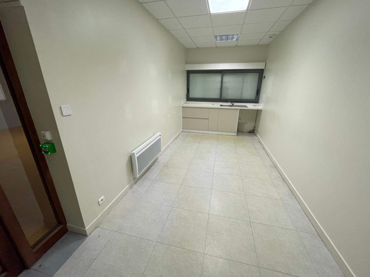 Location local d'activité La Chapelle-des-Fougeretz Ille-et-Vilaine OLACT2536850 1