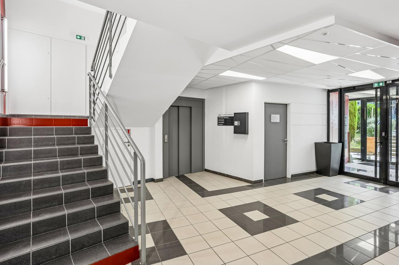 Location bureau Aix-en-Provence Bouches-du-Rhône OLBUR2428083 1