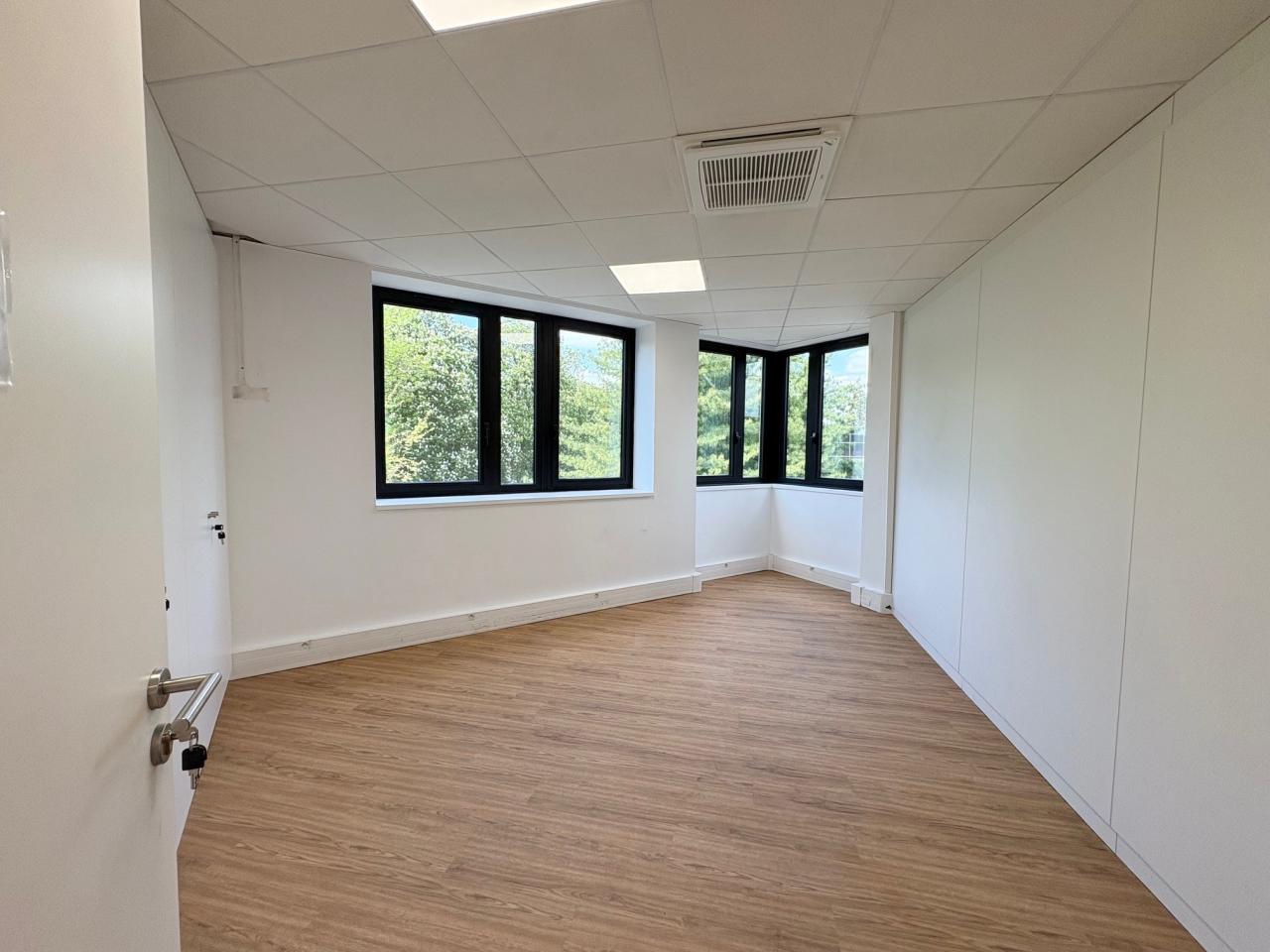 Location bureau Montigny-le-Bretonneux Yvelines OLBUR2104405 2