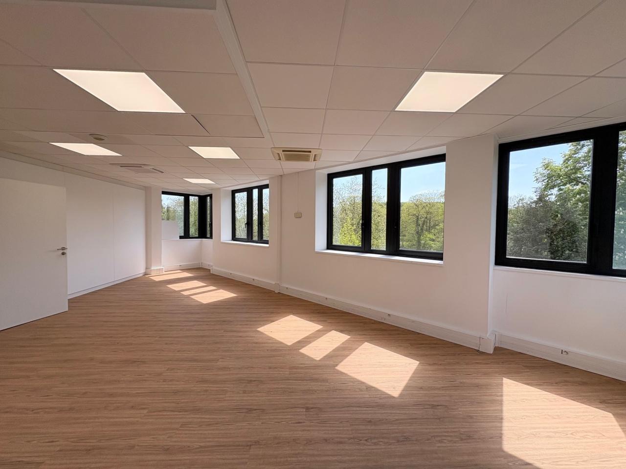 Location bureau Montigny-le-Bretonneux Yvelines OLBUR2104405 1