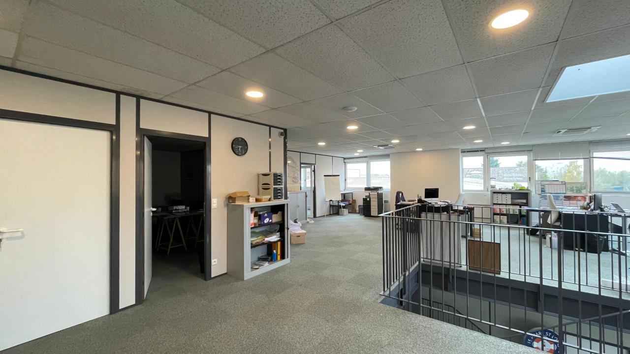 Vente local d'activité Les Essarts-le-Roi Yvelines OVACT2531211 1