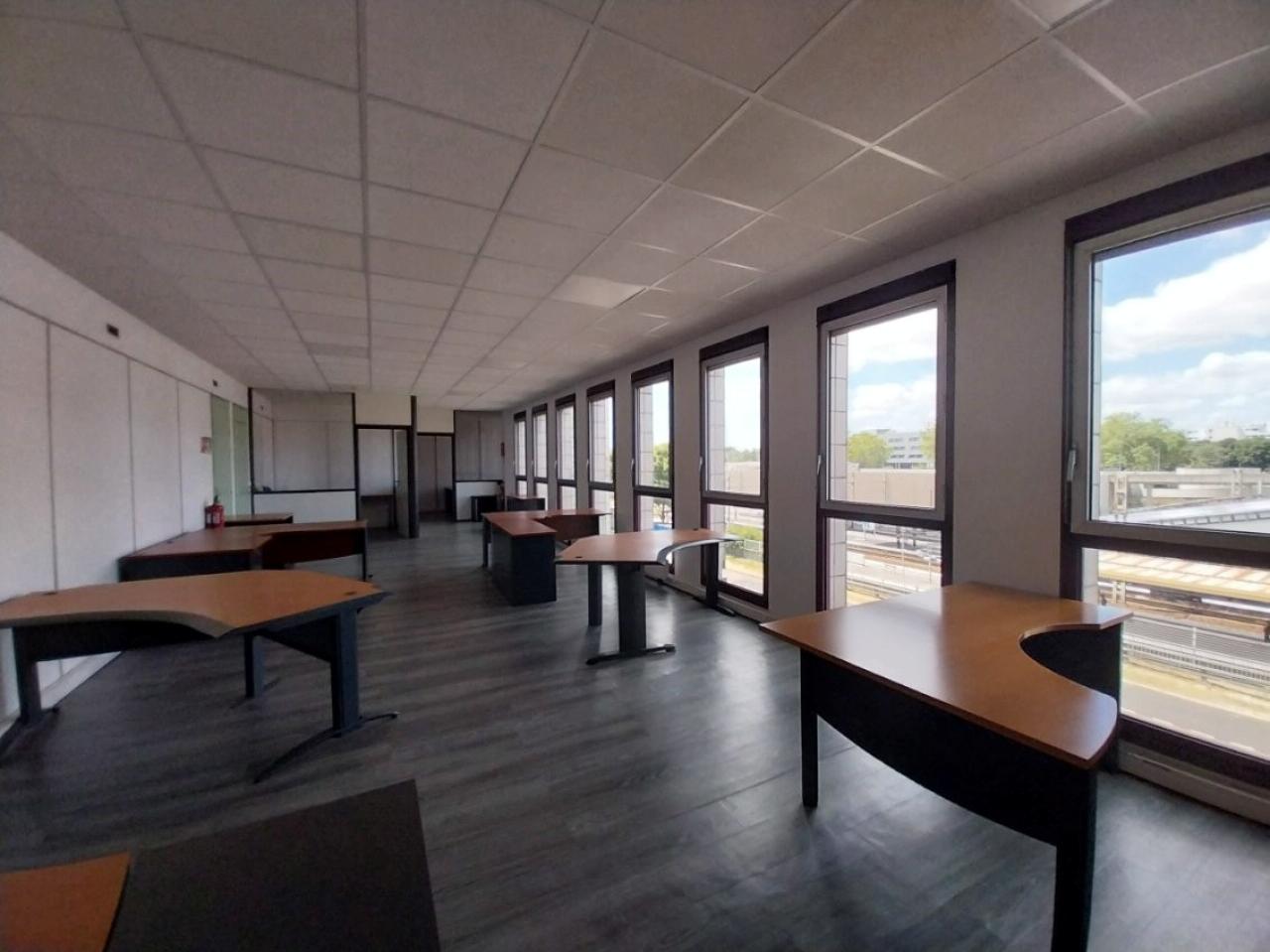 Location bureau Montigny-le-Bretonneux Yvelines OLBUR2428003 2