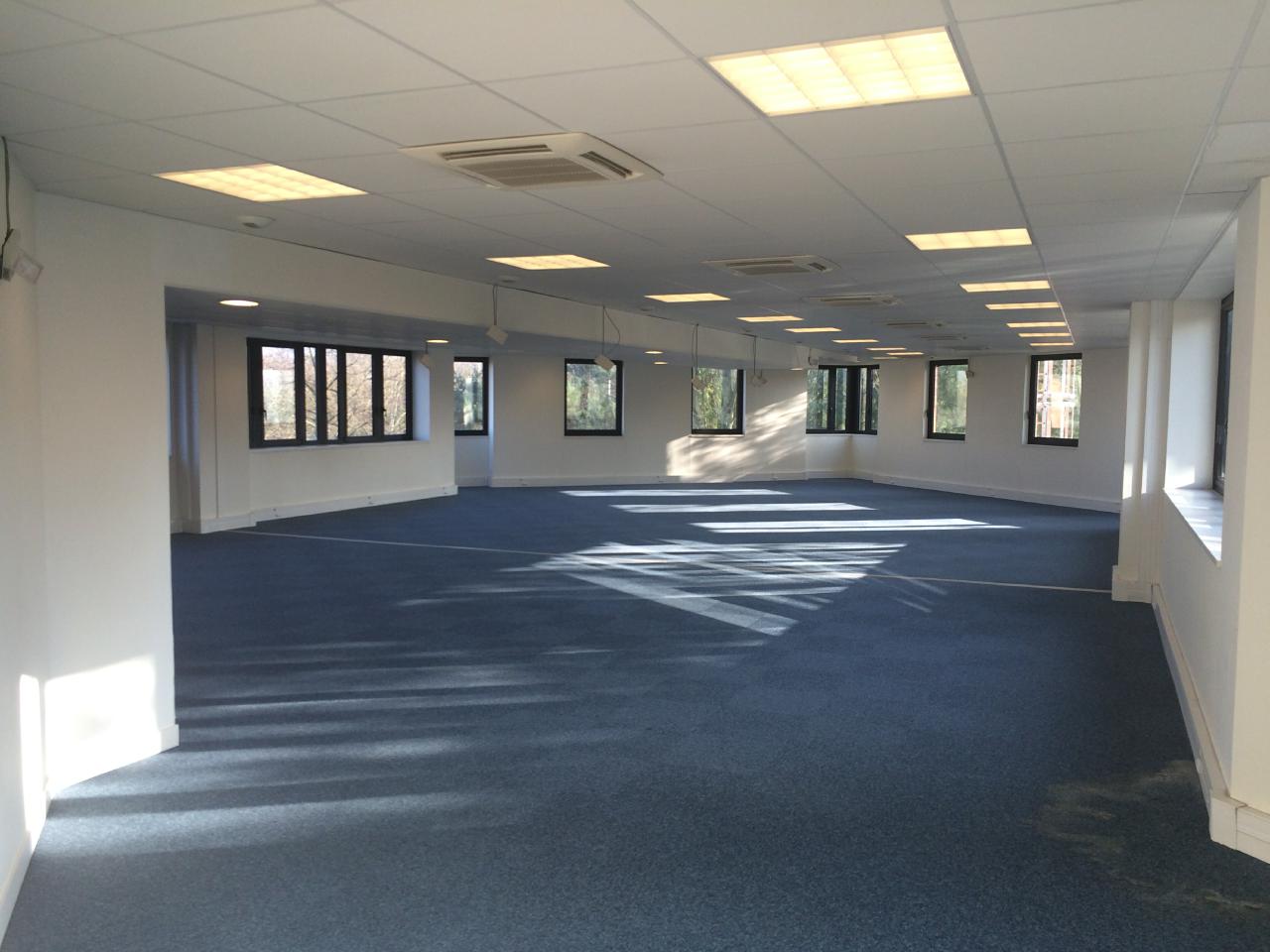 Location bureau Montigny-le-Bretonneux Yvelines OLBUR2104405 4