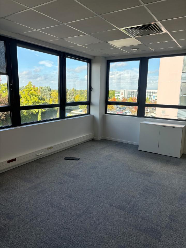 Location bureau Tours Indre-et-Loire OLBUR2426096 3