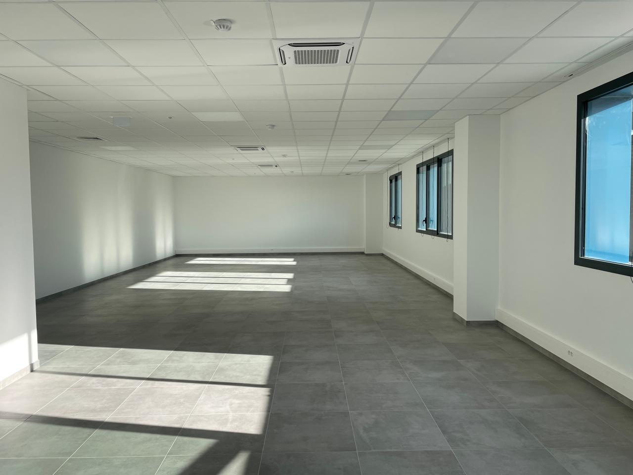 Vente entrepôt classe a Toury Eure-et-Loir OVLOG2424622 3