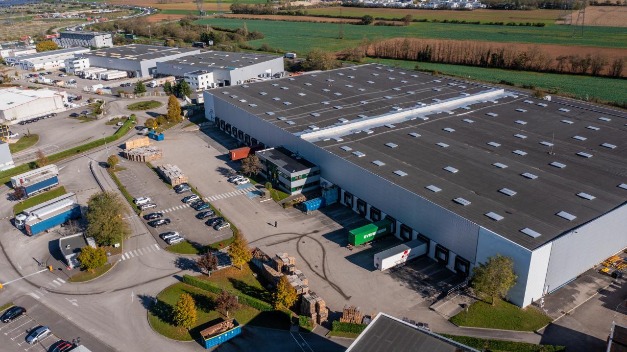 Location entrepôt classe a Meyzieu Rhône OLLOG2531516 1