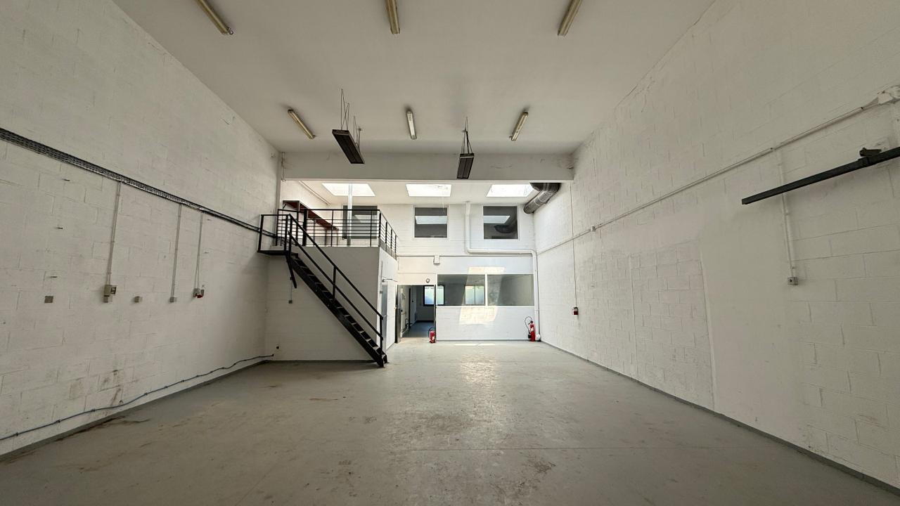 Location local d'activité Voisins-le-Bretonneux Yvelines OLACT2100072 1