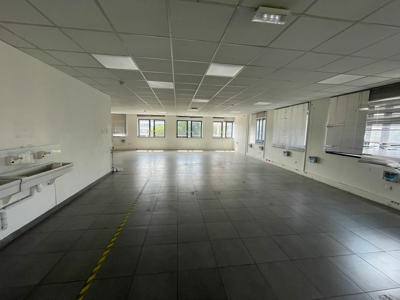 Vente local d'activité Montigny-le-Bretonneux Yvelines OVACT2424834 3