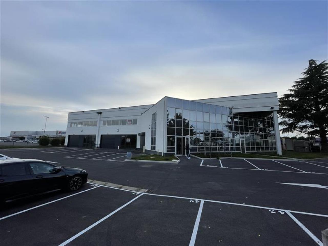 Vente local d'activité Fontenay-Trésigny Seine-et-Marne OVACT2423298 1