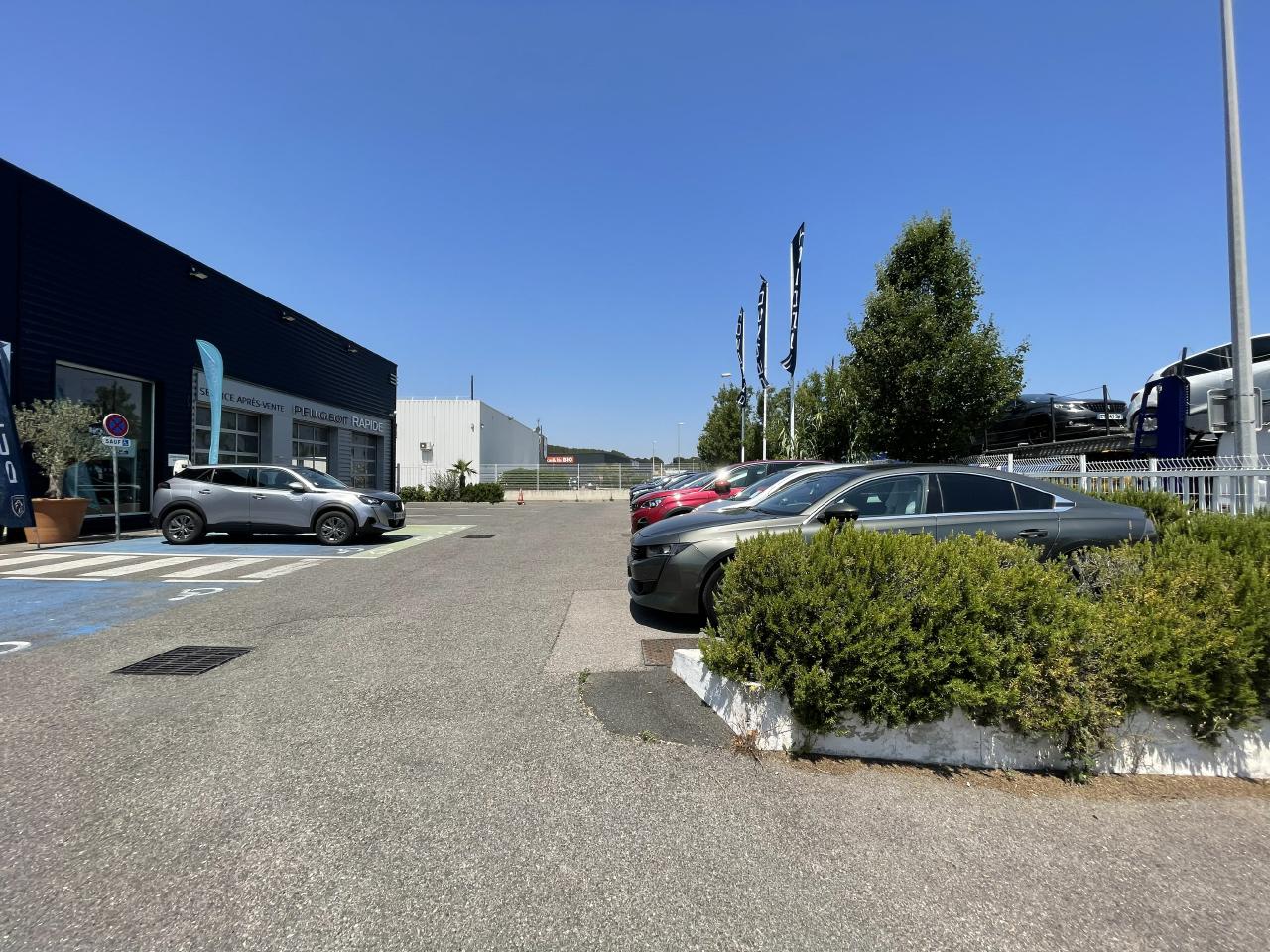 Commerce Saint-Mitre-les-Remparts 1024m² Location Commerce Saint-Mitre-les-Remparts OLCOM2312313