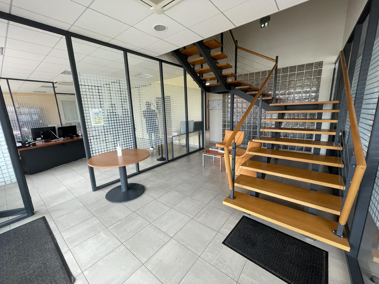 Local d'activité Saint-Sauveur-des-Landes 1901.33m² Vente Local d'activité Saint-Sauveur-des-Landes OVACT2531735