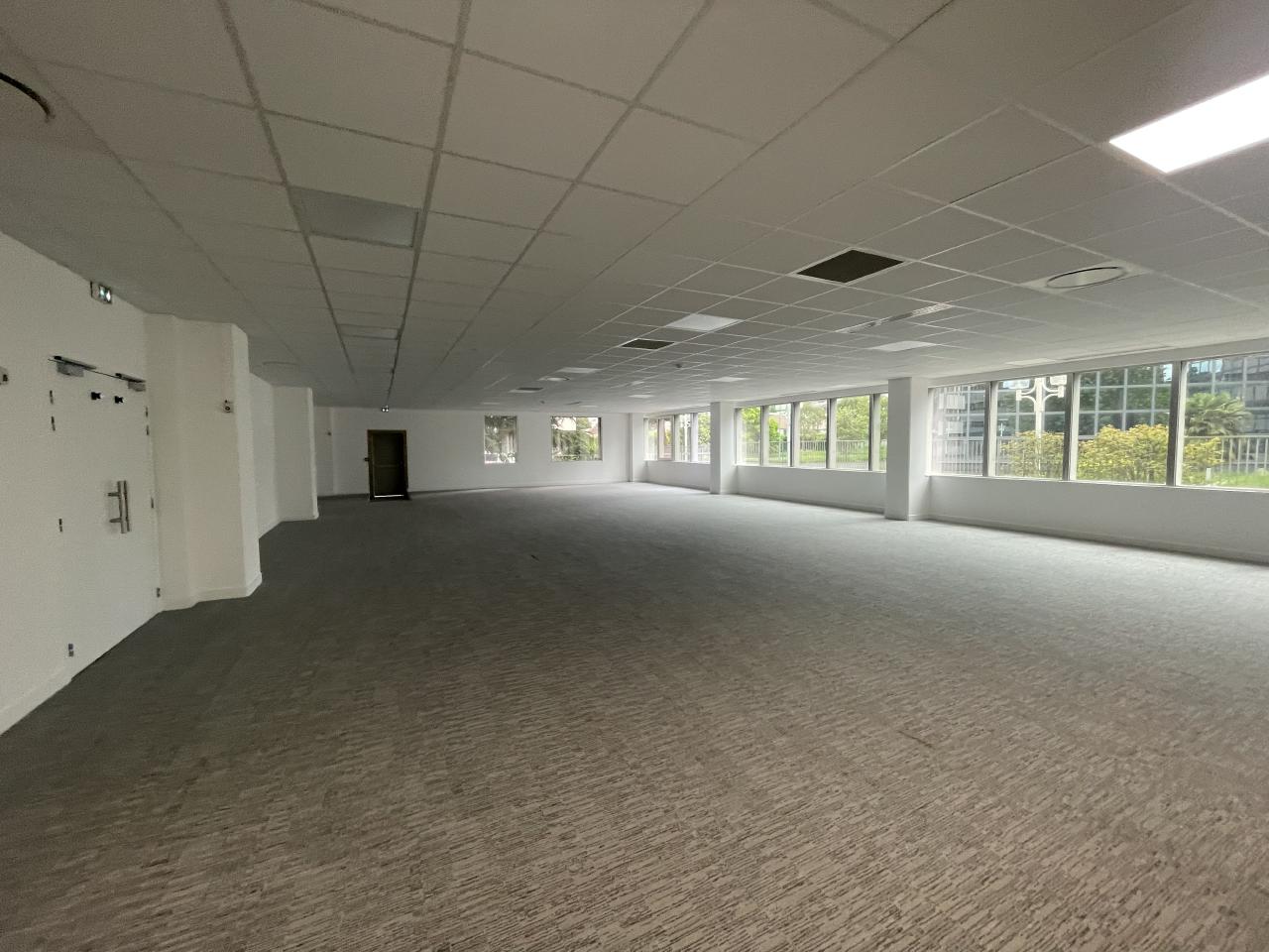 Bureau Romainville 637m² Location Bureau Romainville OLBUR2107056